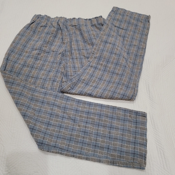 Sky and Sparrow plaid cropped pants. - Picture 3 of 9